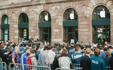 The queues for new Apple products still number the thousands.
